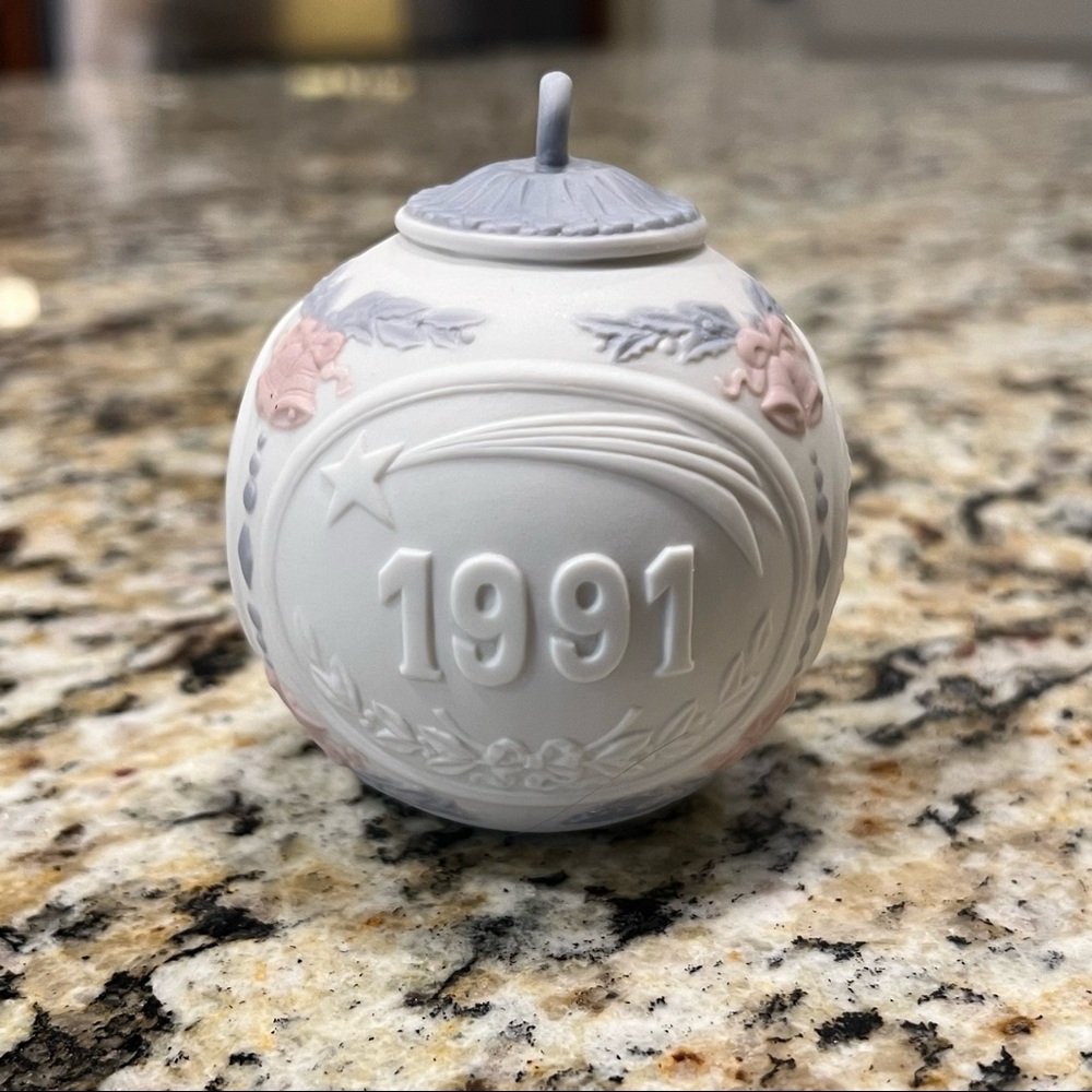 LLADRO 1991 Christmas Ball Ornament Pink Purple Holiday